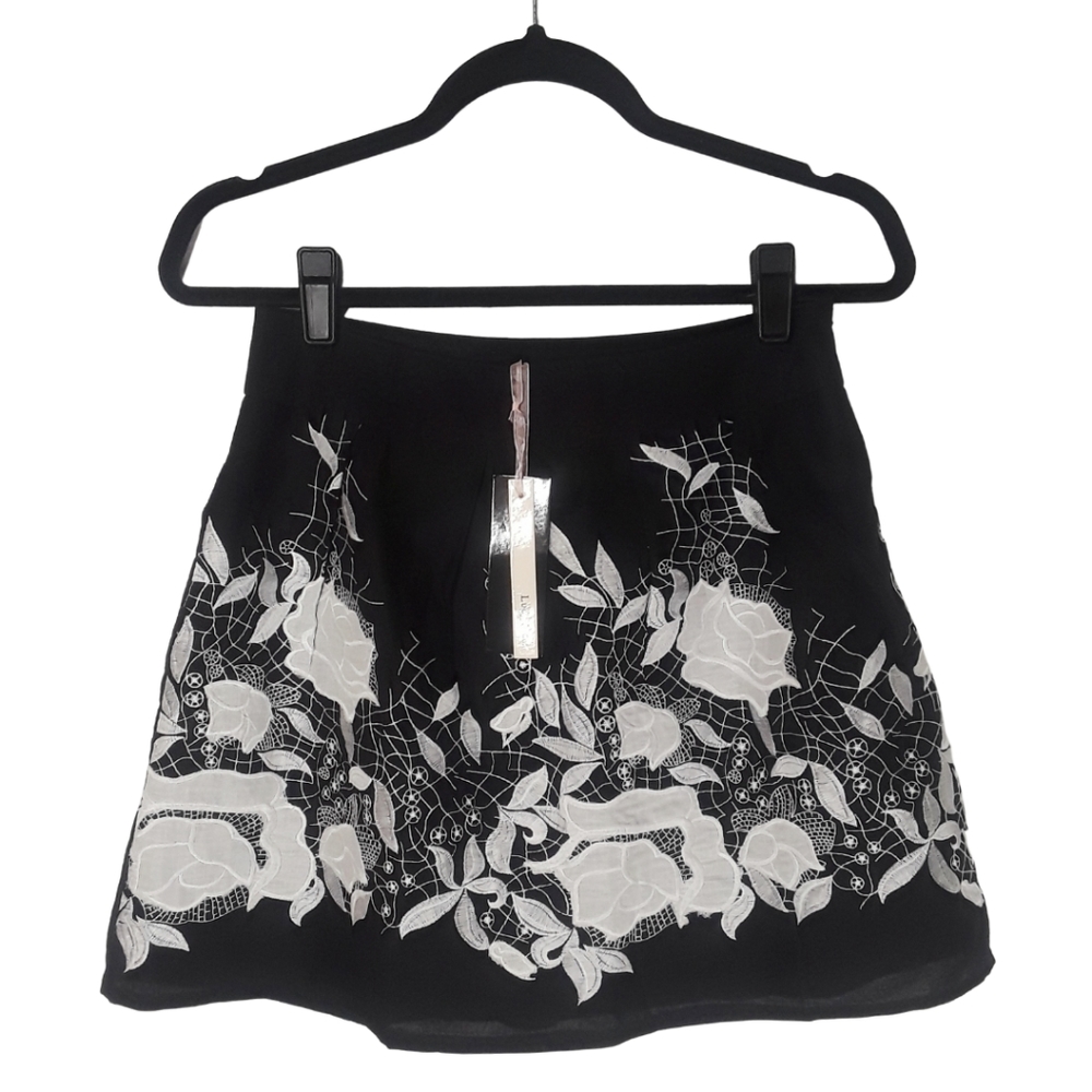 LUCY & CO White Embroidered Floral Print A Line Black Skirt Small NWT
